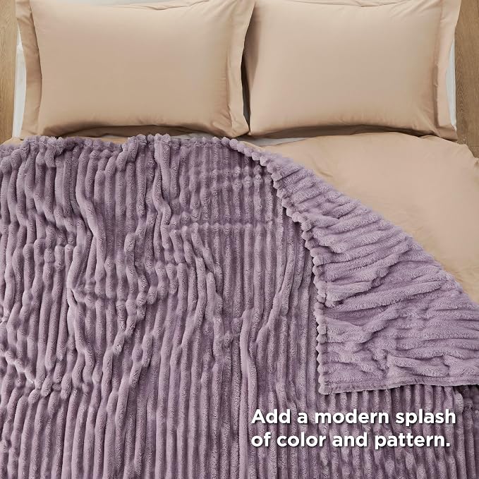 Bedsure GentleSoft Light Purple Full Blanket - Image 5