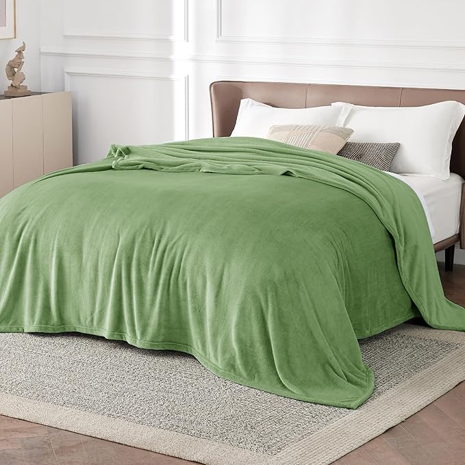 Bedsure GentleSoft Green Fleece Blankets Queen Size - Image 2
