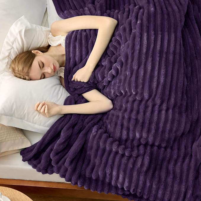 Bedsure GentleSoft Purple Fleece Blanket - Image 4