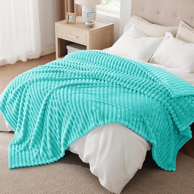 Bedsure GentleSoft Blue Full Blanket - Image 5