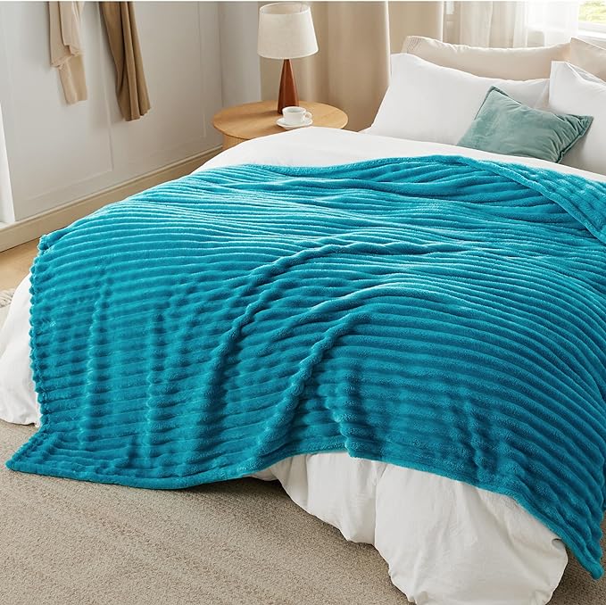 Bedsure GentleSoft Teal Fleece Blanket - Image 6