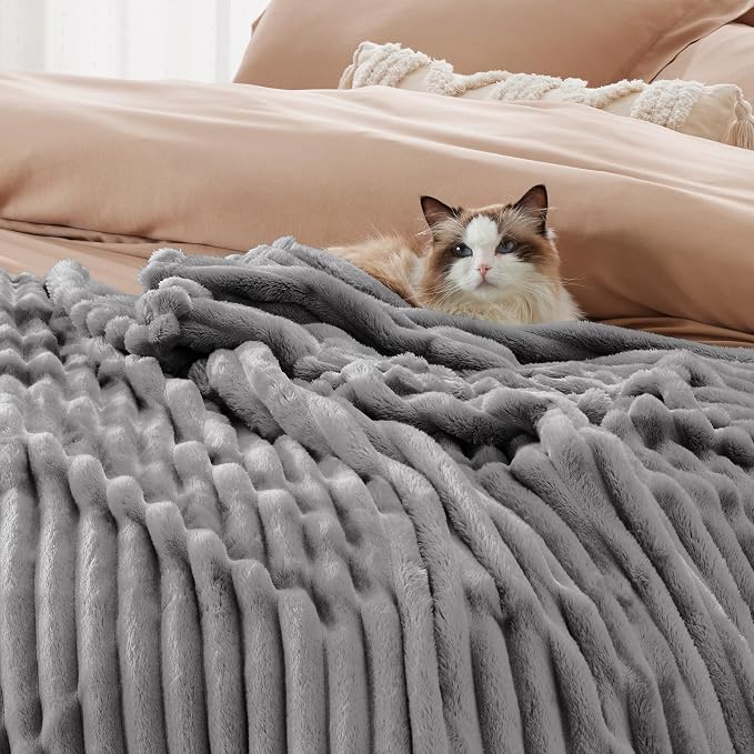 Bedsure GentleSoft Frost Gray Full Blanket - Image 7